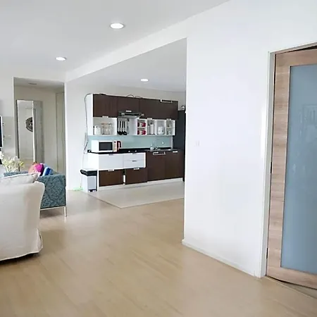 Spacious 3B3B Middle Of City Near Central Embassy
