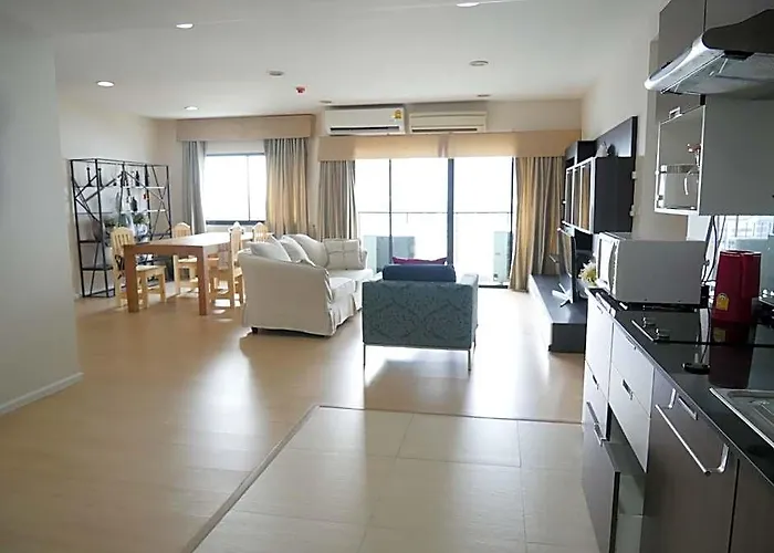Spacious 3b3b Middle Of Near Embassy 4* 曼谷