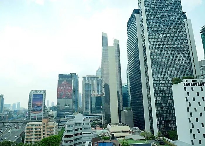 Spacious 3b3b Middle Of Near Embassy 4*