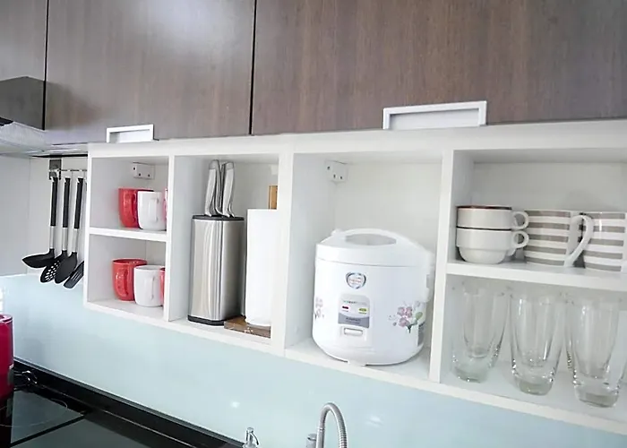 Spacious 3b3b Middle Of Near Embassy 酒店 4*