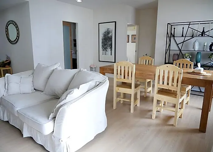 Spacious 3b3b Middle Of Near Embassy 4*