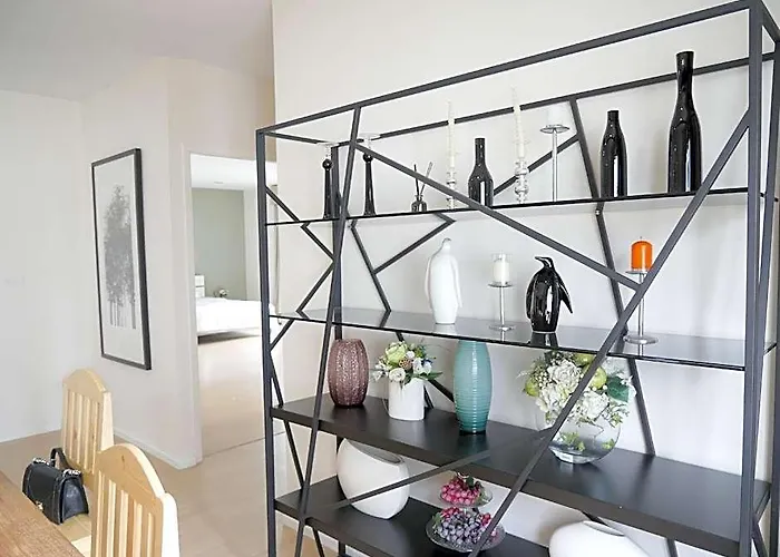 Spacious 3b3b Middle Of Near Embassy 酒店 4*