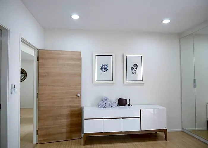 Spacious 3b3b Middle Of Near Embassy 曼谷