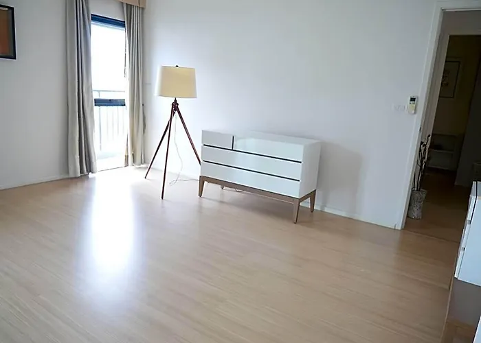 Spacious 3b3b Middle Of Near Embassy 4* 曼谷